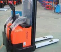 Электрический самоходный штабелер WARUN FES-1543F