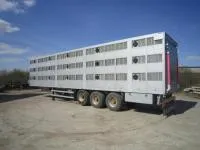 Полуприцеп для перевозки свиней овец и КРС